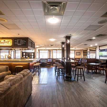 קווסנל Tower Inn & Suites מראה חיצוני תמונה